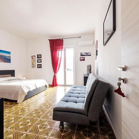 In Riva Al Mare B&B Capo dʼOrlando Buitenkant foto