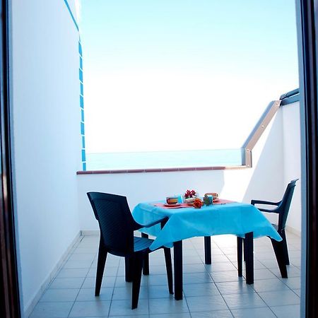 In Riva Al Mare B&B Capo dʼOrlando Buitenkant foto