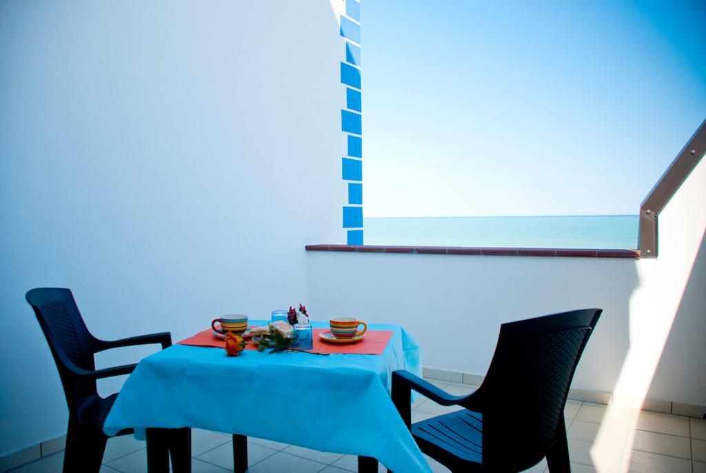 In Riva Al Mare B&B Capo dʼOrlando Kamer foto