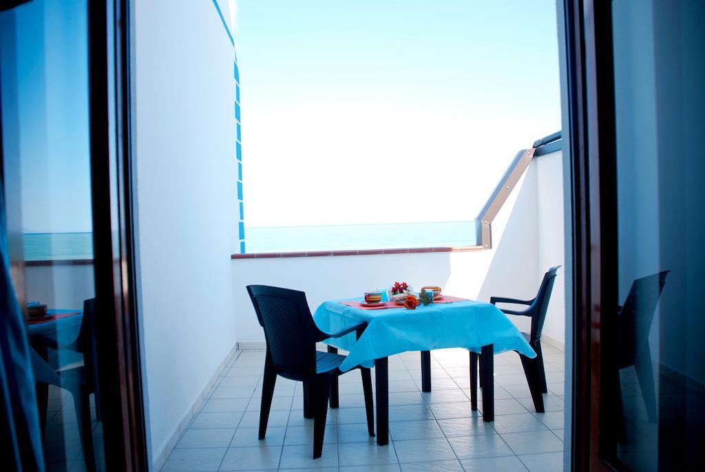 In Riva Al Mare B&B Capo dʼOrlando Buitenkant foto