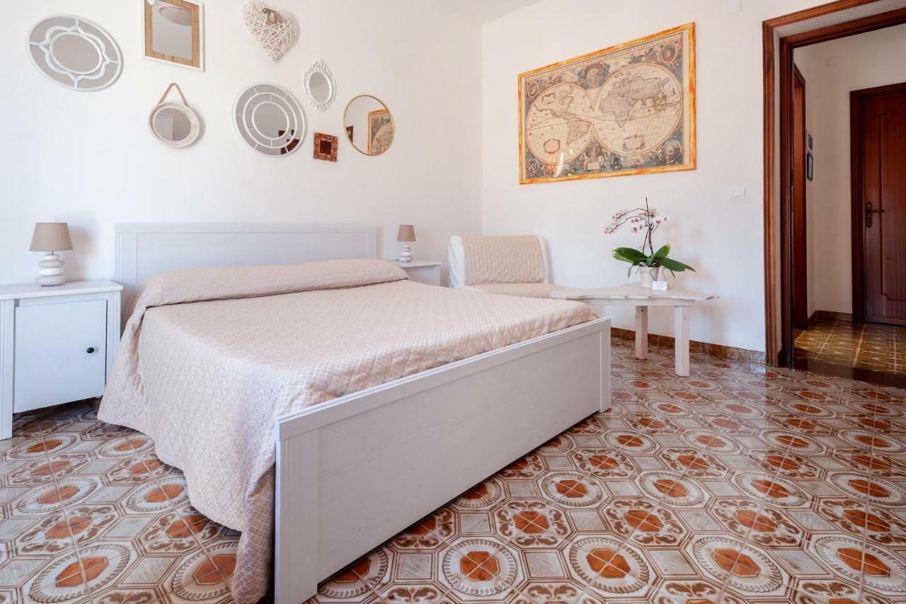In Riva Al Mare B&B Capo dʼOrlando Buitenkant foto