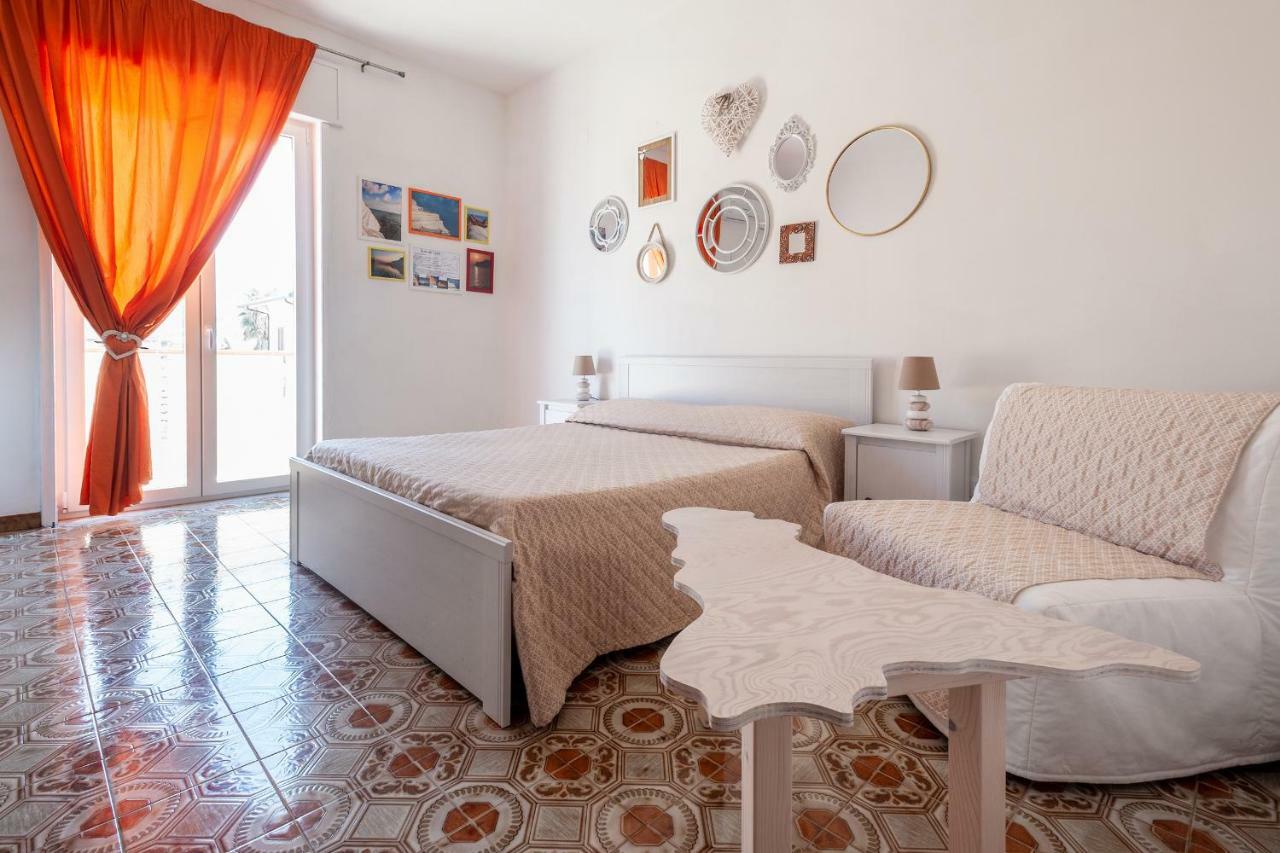 In Riva Al Mare B&B Capo dʼOrlando Buitenkant foto